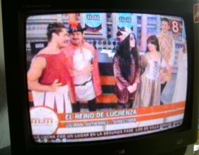 Presentando en A Media Mañana por Canal 8 San Juan tv un adelanto de El Reino de Lucrenza